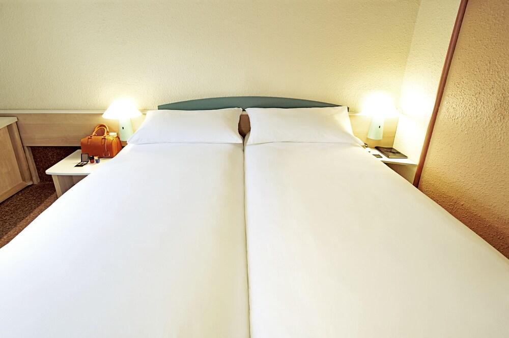 Hotel Ibis Браганса Екстер'єр фото