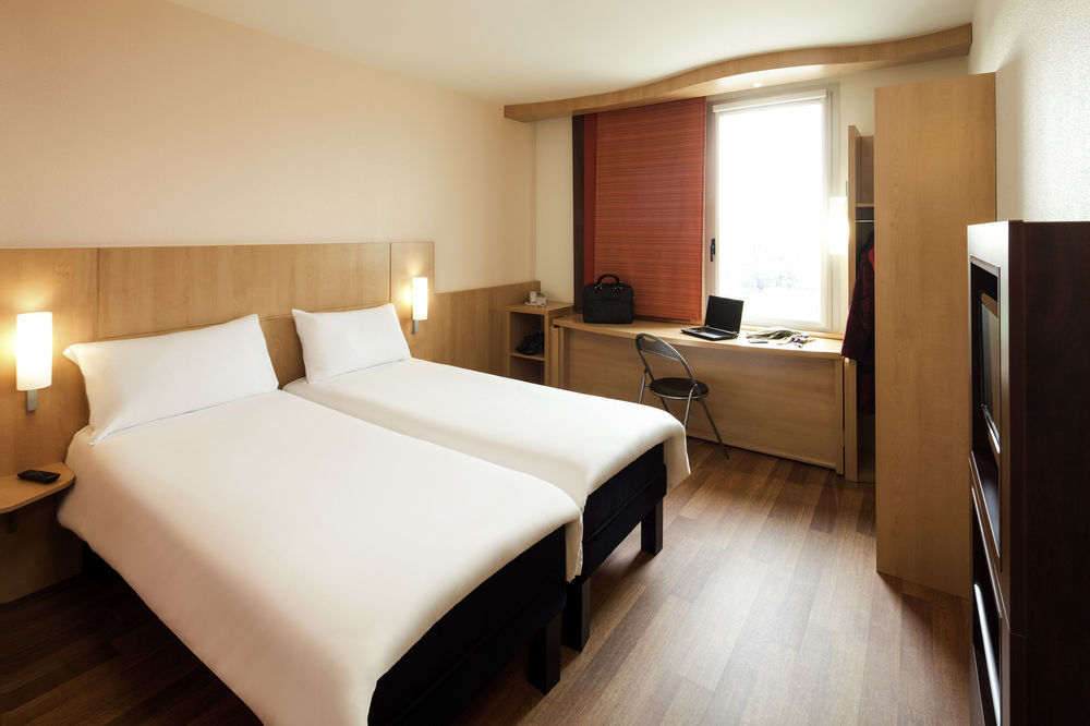 Hotel Ibis Браганса Екстер'єр фото